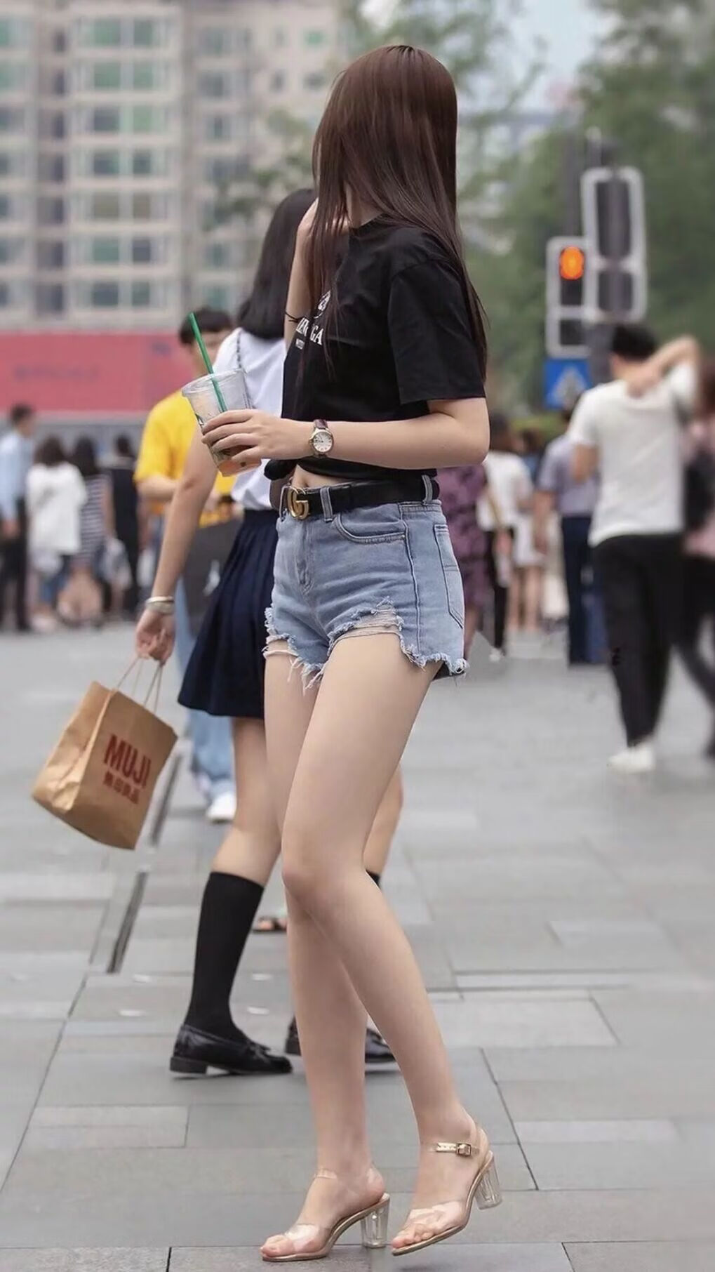中国复合弓女队在射箭世界杯上海站团体赛中表现出色，复合弓射箭比赛